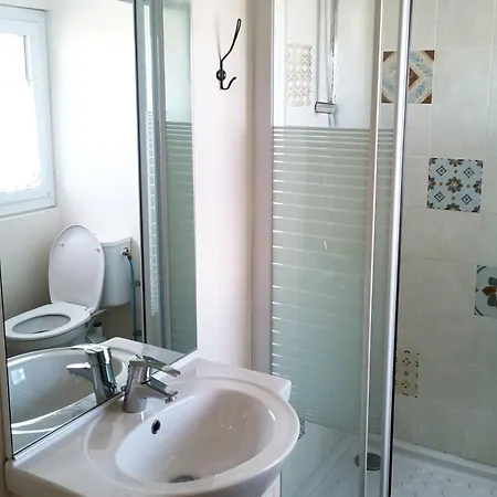 Voiles Et Terrasses By Corinne Face Au Port アパートホテル