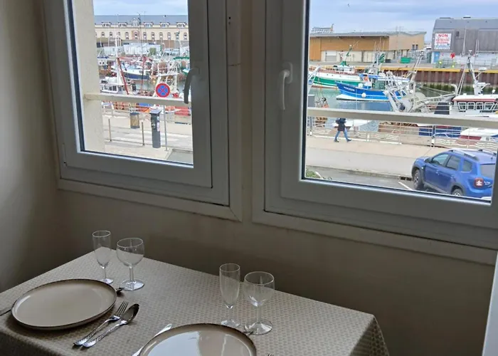 Voiles Et Terrasses By Corinne Face Au Port Aparthotel