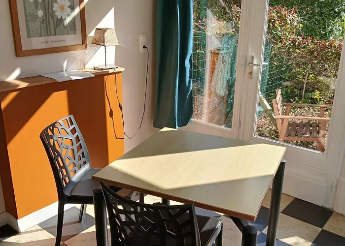 Aparthotel Voiles Et Terrasses By Corinne Face Au Port 3*